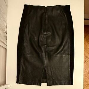 BLACK LEATHER MIDI PENCIL BERRY SKIRT WITH STRETCH SIDE PANELS INWEAR SIZE 8